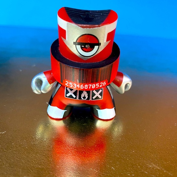 KIDROBOT FATCAP SERIES 1 ARTIST ZETA 2006 RED CHARACTER 2” - Picture 2 of 12
